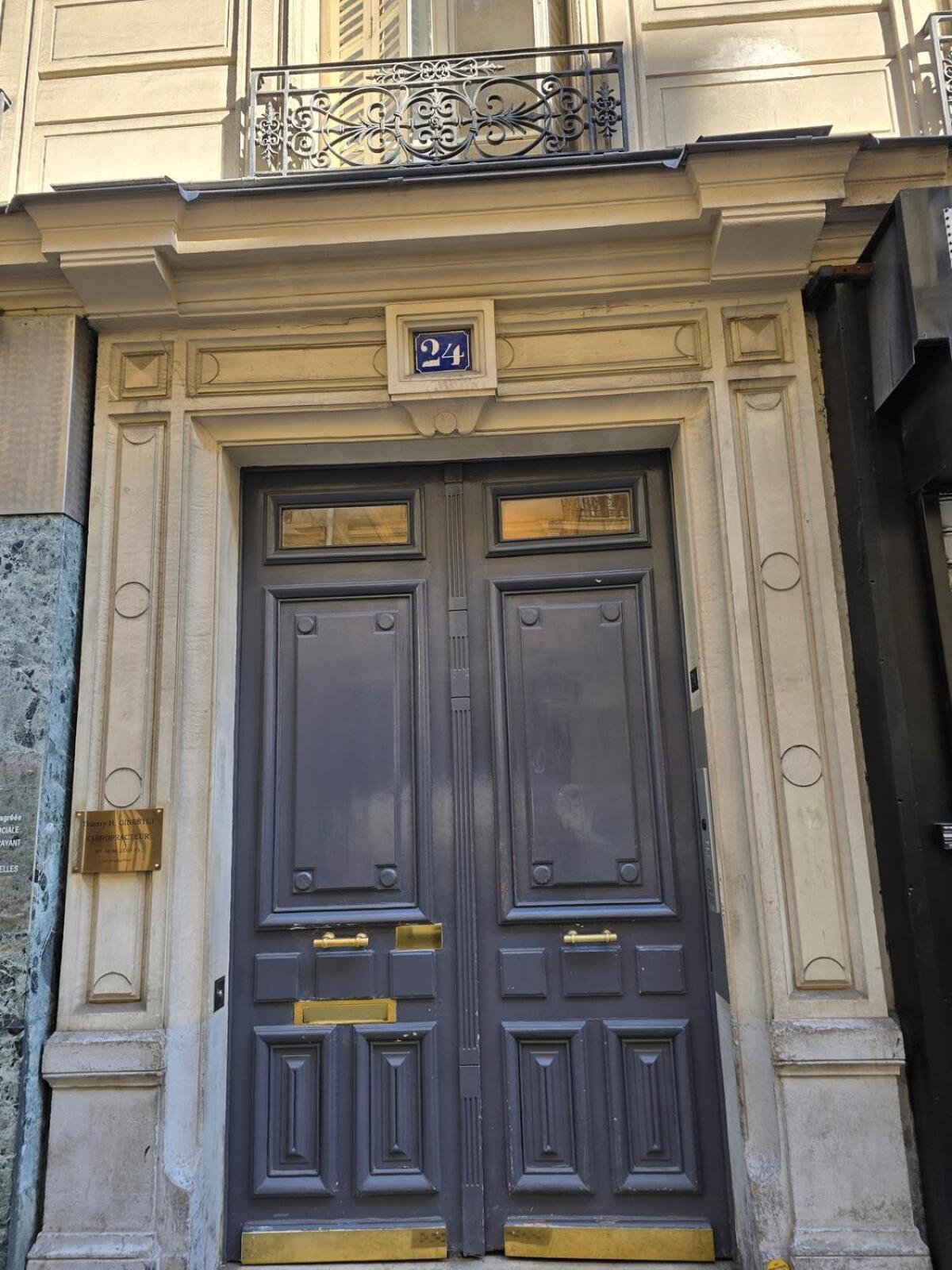 Cozy Next To The Eiffel Tower Apartment